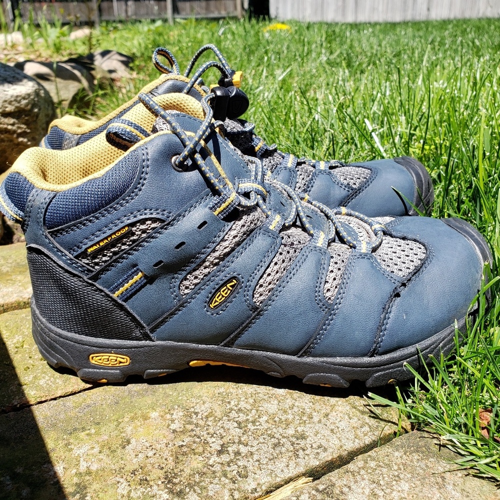 Keen Koven Hiking Shoe Boot Youth 4 Waterproof